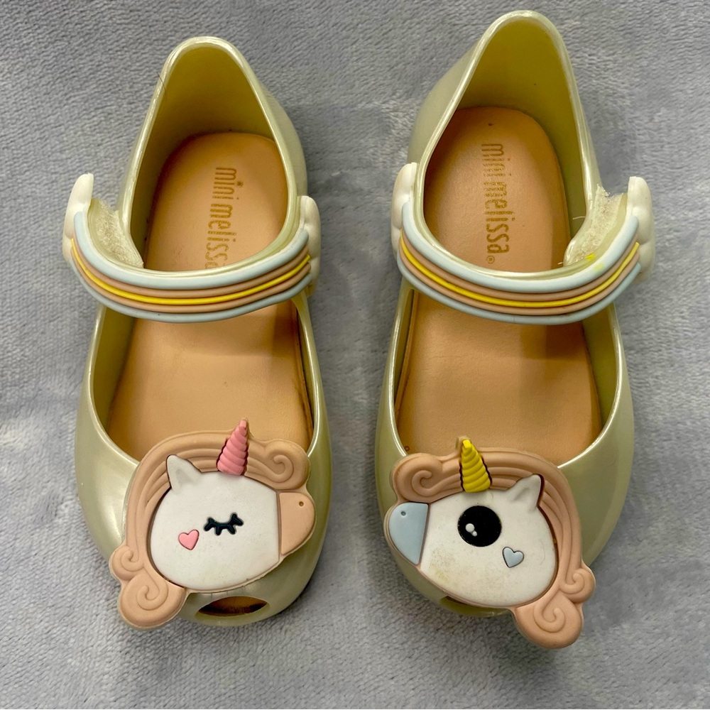 Mini Melissa Kissing Unicorn Ultragirl size 6 pearl